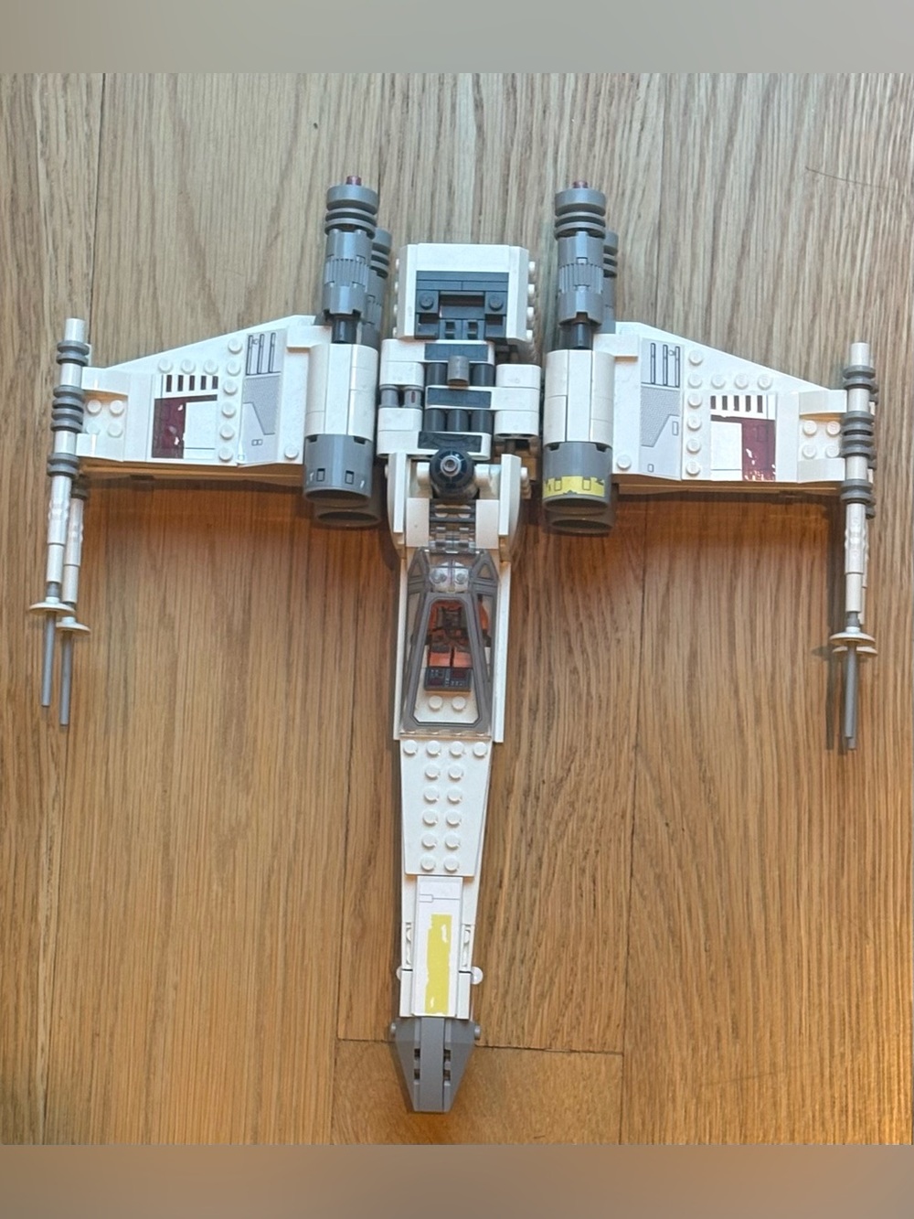LEGO Star Wars Skywalker’s X-Wing Fighter with R2D2 minifig